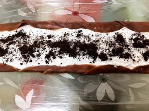 撒上奥利奥饼干碎