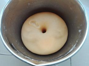 发酵至约为原来面团两倍大，手指戳洞，不回缩不塌陷即可