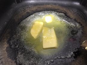 小火放入黄油