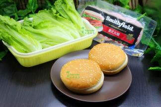 食材：汉堡胚、火腿片、生菜、沙拉