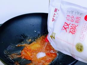 加入白砂糖，“双碳白砂糖糖”的标志品质：纯天然，晶莹透亮，洁白如雪，少吃糖，吃好糖。