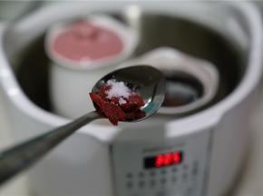 炖好之后加入细盐及枸杞点缀提味就可以。