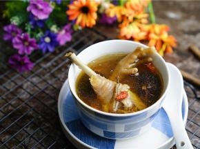 这样子一份虫草红枣鸡腿汤就完成啦。