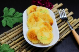 这样的土豆煎饼做早餐，热乎乎，香喷喷，实在太好吃了。