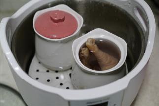 然后加入清水，至八公满。