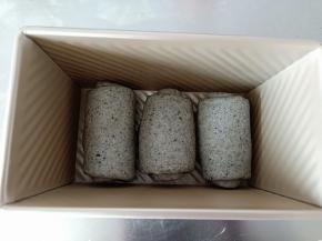 放入450克吐司模具中