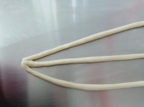 3条一起编成麻花辫