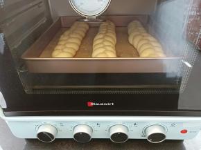 放入预热好的烤箱，上下火180度烤15分钟左右，上色满意后及时加盖锡纸