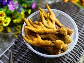 入烤箱180度烤15分钟至表皮脆香就可以啦。