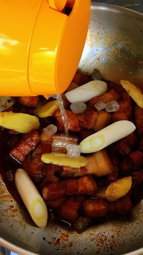 加入热水，一定要热水哦