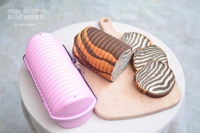 斑马纹插画面包ZEBRA PATTERNED