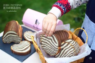 斑马纹插画面包ZEBRA PATTERNED