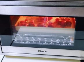 上下管160度烤30分钟，注意观察颜色，必要时加盖一张锡纸。(我大约烤了10分钟样子加盖的锡纸)