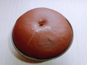 发酵好的面团，明显面大，用手摁一下，不回缩即为发酵完成。