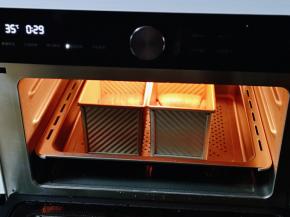 放入蒸烤箱进行二次发酵，时间35度40-50分钟。