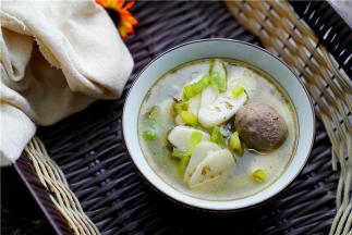 如图这样子一份橄榄牛肉丸汤年糕就完成啦。