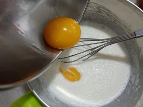 加入蛋黄