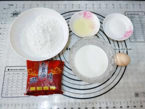 低筋面粉加泡打粉混合均匀