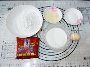 低筋面粉加泡打粉混合均匀