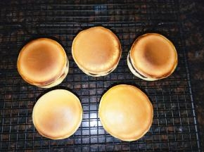 放到架子上面放凉