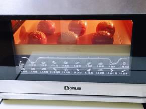 上下管160度烤30分钟，注意观察颜色，必要时加盖一张锡纸。(我大约烤了10分钟样子加盖的锡纸)