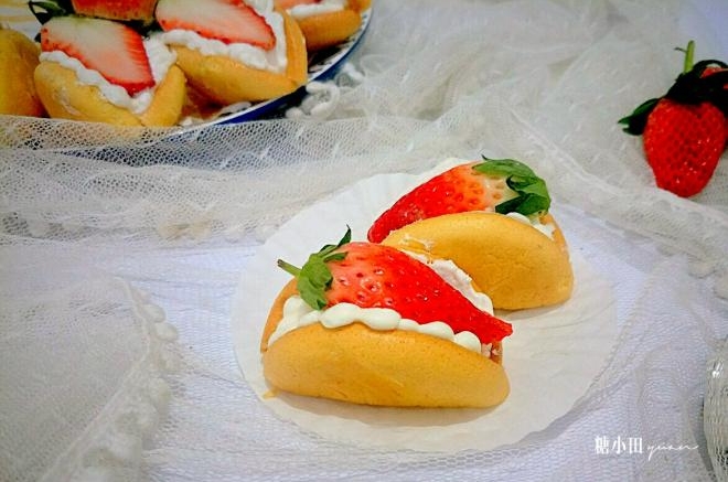 奶油草莓小贝