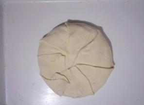 将大饼包起，如图