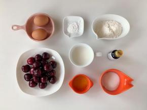 准备好食材，将黄油隔水融化，将樱桃洗净去蒂去核。（当然不去核也是可以的）
