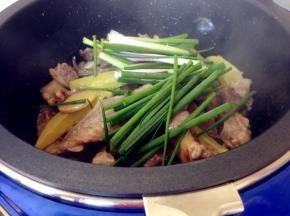 最后加入葱段，也可不加