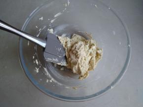 用电动打蛋器打几下，打至顺滑即可