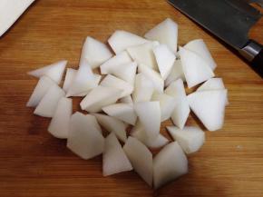 白萝卜去皮切成滚刀块
