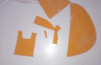 切出如图形状，用来制作小猪的衣服