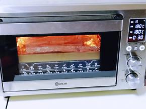 上下管180度烤30分钟。(具体时间及温度根据自家烤箱性能另定)