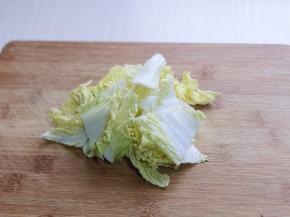 大白菜用刀片小块，如图。