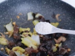 加入白砂糖提鲜。