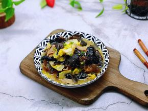 盛出装盘，撒上葱花。