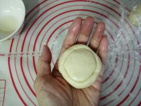 塞入大面团里面，紧密贴合在一起