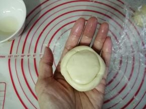 塞入大面团里面，紧密贴合在一起