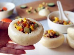 将菜盛到“碗”里就可以了