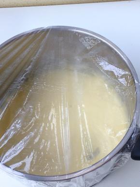 加盖保鲜膜，以免结皮