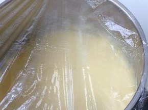 加盖保鲜膜，以免结皮