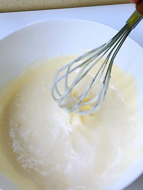 再倒回蛋白中切拌均匀