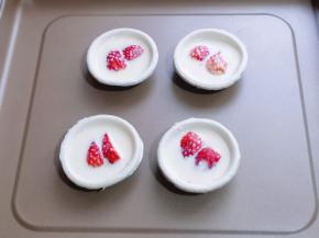 再倒入做好的蛋挞液，八分满，放入烤盘中。