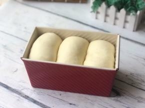 放入烤箱进行二发，建议温度35-38度、湿度80，发酵时间大概35-60分钟，8分满。