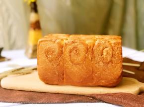 出炉后取下盖子，稍稍晃动即可脱模。