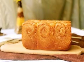 出炉后取下盖子，稍稍晃动即可脱模。