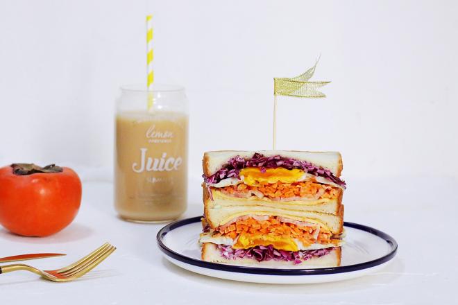 蔬菜煎蛋三明治