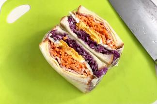 简单快手又营养的三明治就制作完成了，10分钟内搞定，绰绰有余！