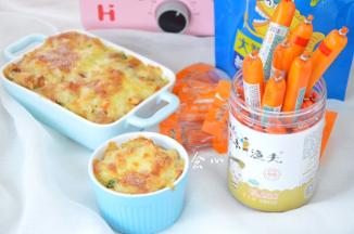 出炉就可以吃啦，美味的海鲜饭搭配上芝士，第一勺下去会有长长的拉丝，吃起来特别过瘾