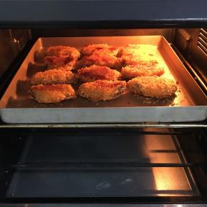 再次送入烤箱中层，上下火200度，10-15分钟。